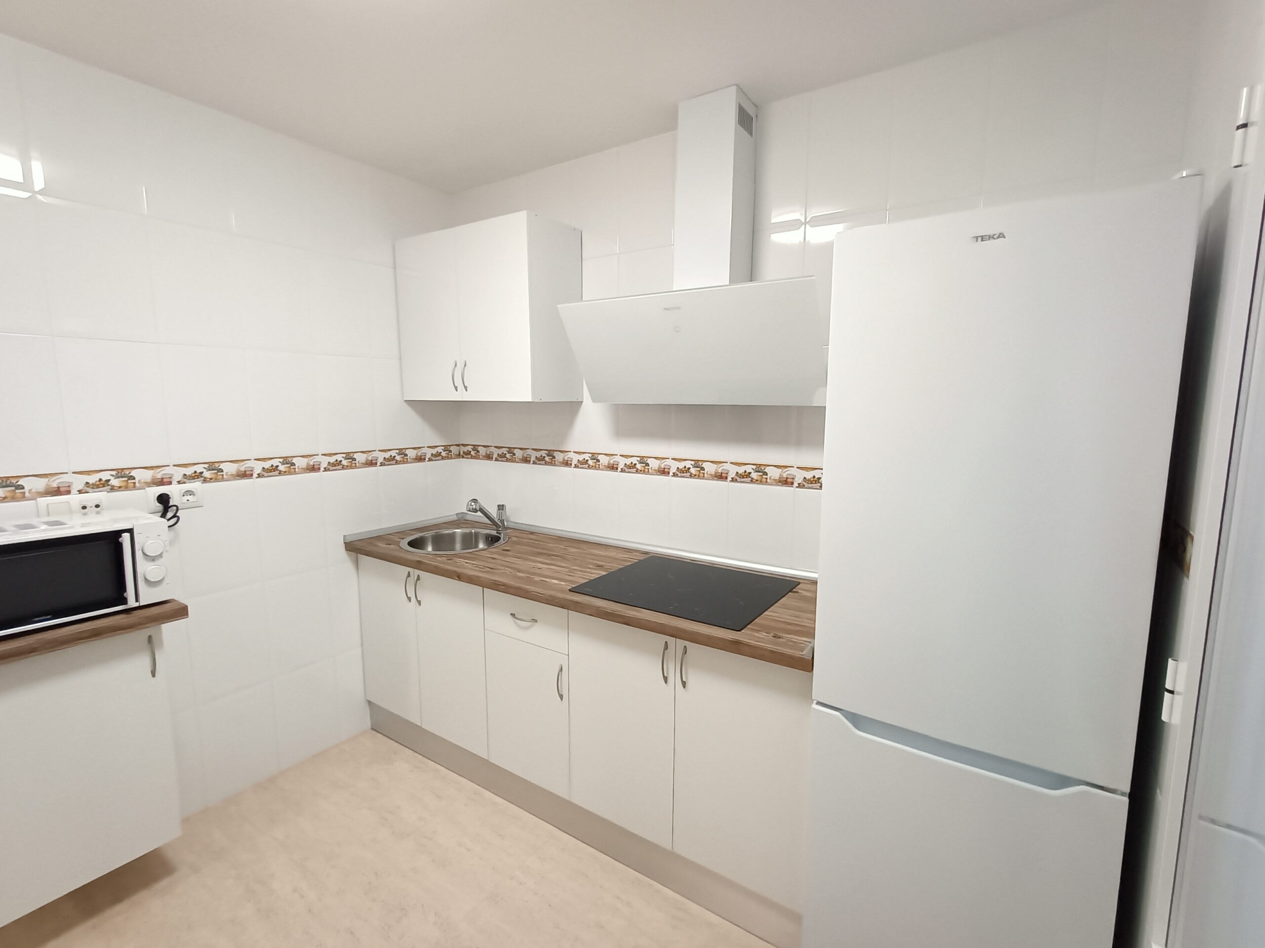 Cocina completa del apartamento turístico Alma Calatrava en Almagro